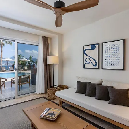 Avantgarde Refined ホテル